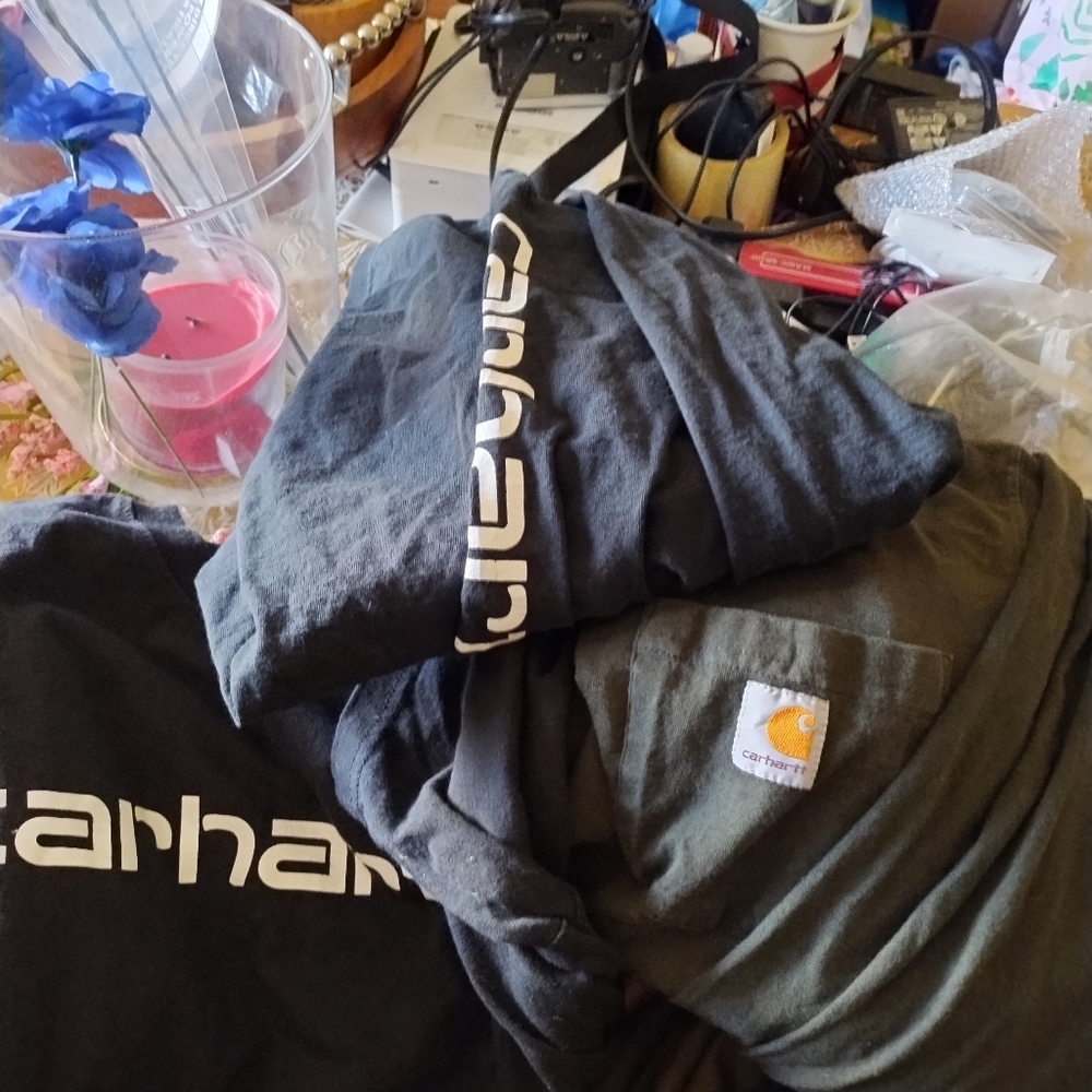 Carhartt lot. Size small.
